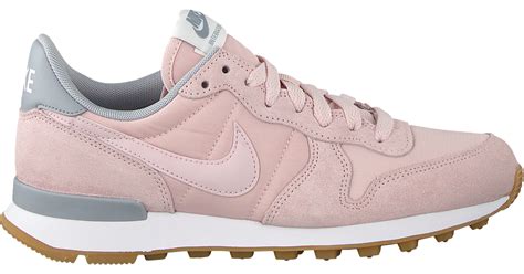 roze sneakers nike